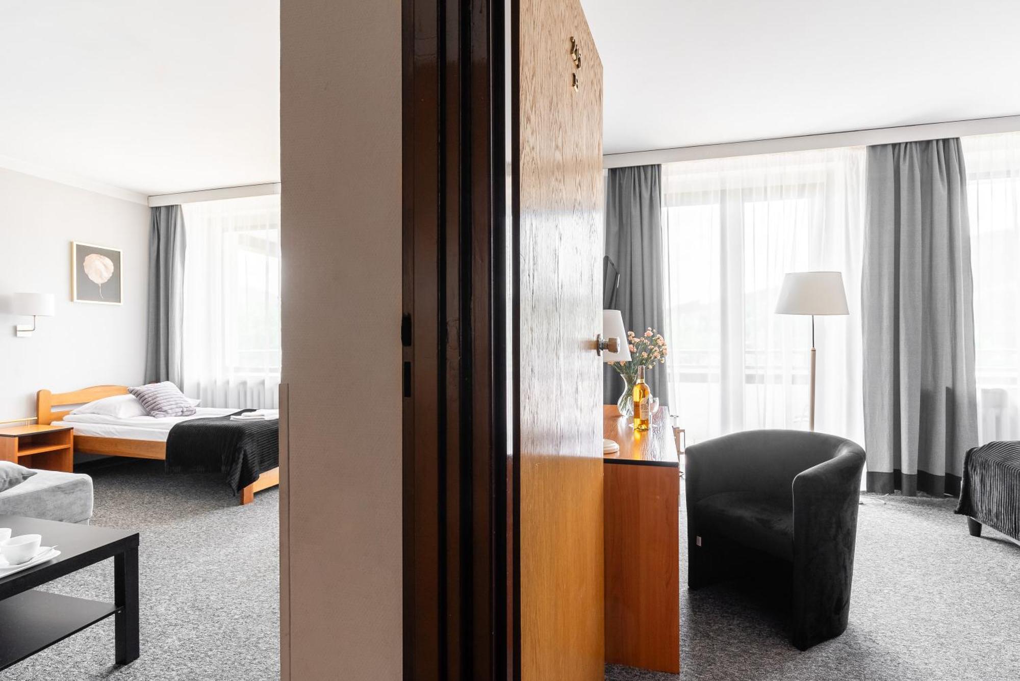 Hotel Helios 300M Od Krupowek Nowy Basen Od 12 Lipca Zakopane Eksteriør billede